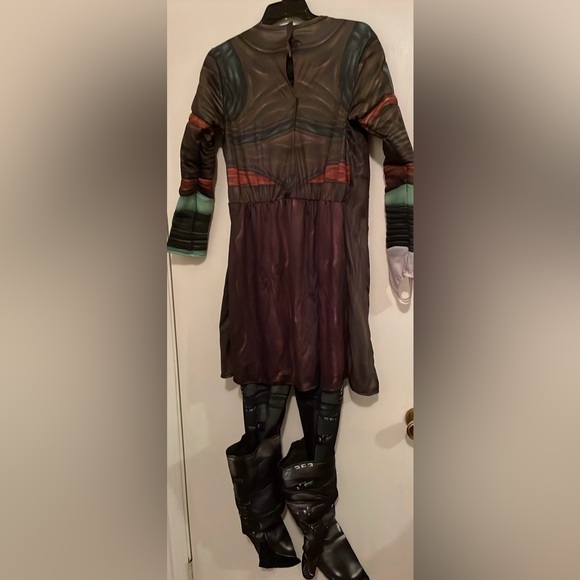 GAMORA WOMAN’S LARGE 1 piece with boots as seen above.100% Polyester. - Picture 4 of 8